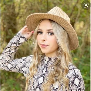 COPY - Knit fedora hat with leather